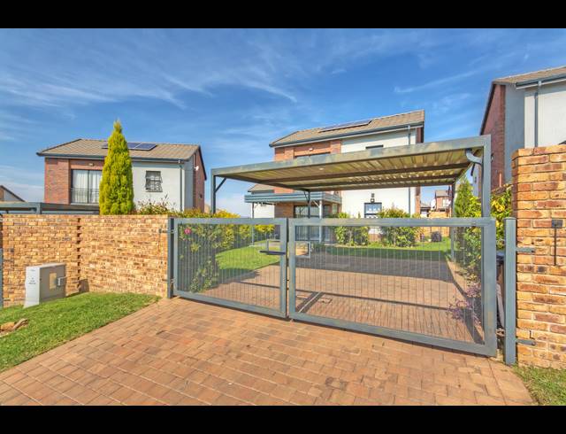 3 BEDROOM HOUSE FOR SALE IN COSMO CITY